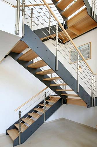Stahltreppe mit Holzbelag © Treppenmeister © Treppenmeister
